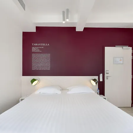 Les Voiles Hotel