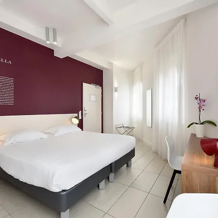 Les Voiles Hotel